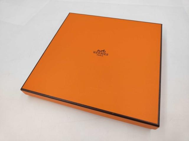 HERMES エルメス プレート 皿 Toucans トゥカン マルチカラー ポーセリン 磁器 ユニセックス オオハシ バード トリ 陶器 磁器 美品【本物保証】