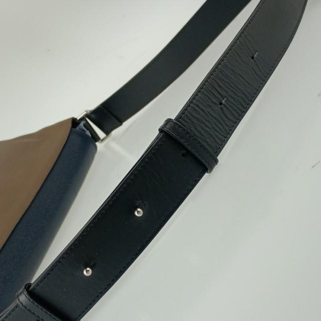 美品 LOEWE ロエベ メッセンジャーバッグ ミリタリー メッセンジャー  