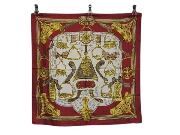 HERMES エルメス スカーフ カレ90 ETRIERS 鎧 ホワイト系×ボルドー系 シルク100% レディース 大判 美品【本物保証】