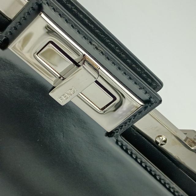 美品 FENDI フェンディ ショルダーバッグ PEEK A BOO CUT MEDIUM