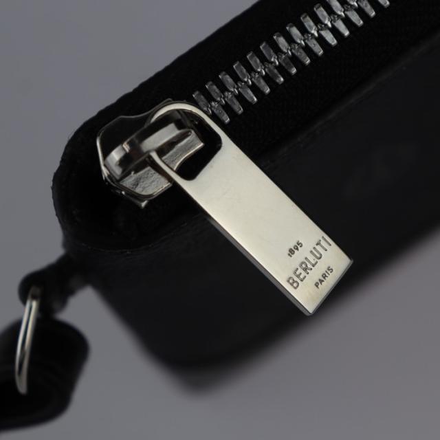 美品 Berluti ベルルッティ ニノ ミディアム - 長財布 PVC レザー グレー系 リストレット L字ファスナー ポーチ【本物保証】 美品 Berluti ベルルッティ ニノ ミディアム - 長財布 PVC レザー