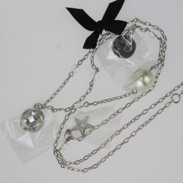 Christian Dior リボン ロゴ ネックレス ラインストーン シルバー Christian Dior リボン ロゴ ネックレス ラインストーン