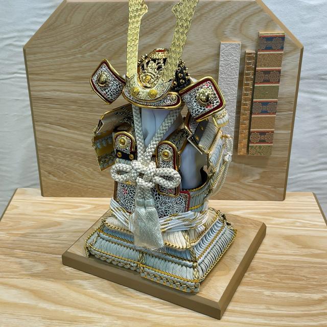 五月人形 久月 コンパクト 収納飾り 奉納 鎧 飾り よろい ヨロイ カッコいい おしゃれ 甲冑 モダン 男の子 お祝い 端午の節句 549777 2025_7