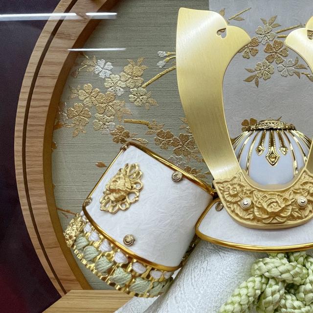 五月人形 コンパクト ケース飾り 兜飾り 8号 祐介 円型 アクリルケース ミニ おしゃれ モダン 金 緑 木 木製 かっこいい 5月人形 2025_5