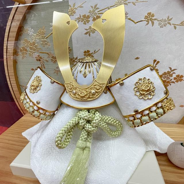 五月人形 コンパクト ケース飾り 兜飾り 8号 祐介 円型 アクリルケース ミニ おしゃれ モダン 金 緑 木 木製 かっこいい 5月人形 2025_7