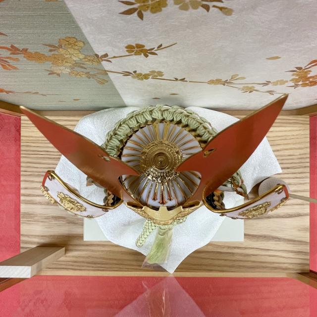 五月人形 コンパクト ケース飾り 兜飾り 8号 祐介 円型 アクリルケース ミニ おしゃれ モダン 金 緑 木 木製 かっこいい 5月人形 2025_9