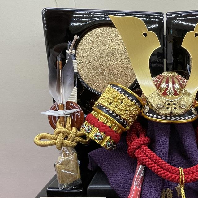 五月人形 コンパクト 兜 収納飾り 5号 兜飾り雅峰 かぶと 黒 金 5月人形 おしゃれ かっこいい モダン 2025_3