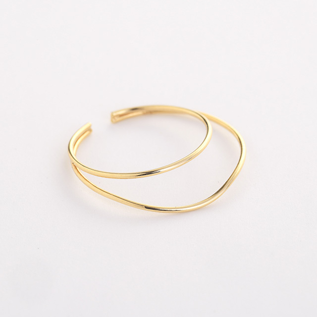 K18 片耳 イヤーカフス   Crescent [ラッピング可]  イヤカフ イヤーカフス 片方 片耳 K18 18金 18k ノンホール の通販は