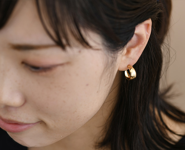 K18 ピアス Moon-shape 7mm_15mm [ラッピング可] K18 18金 18k ゴールド 月型甲丸 月甲 月甲型 甲丸 フープ シンプル ミニマル 小さめ レディース ジュエリー アクセサリー　おしゃれ_7