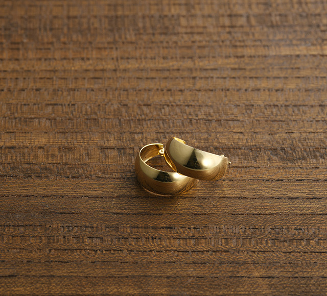K18 ピアス Moon-shape 7mm_15mm [ラッピング可] K18 18金 18k ゴールド 月型甲丸 月甲 月甲型 甲丸 フープ シンプル ミニマル 小さめ レディース ジュエリー アクセサリー　おしゃれ_8
