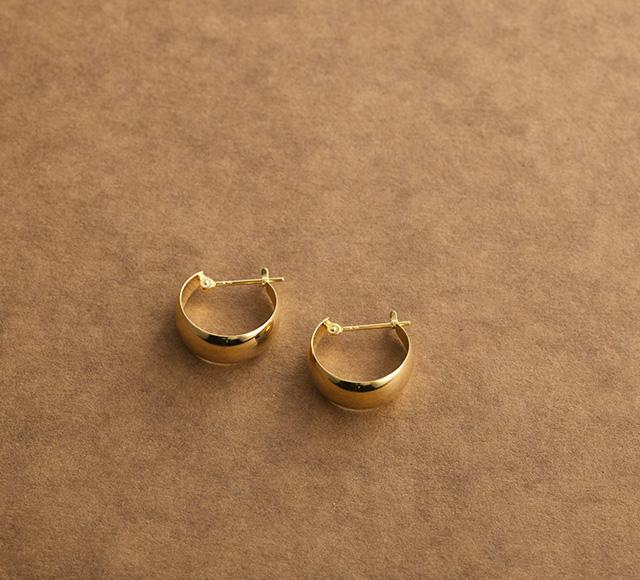 K18 ピアス Moon-shape 7mm_15mm [ラッピング可] K18 18金 18k ゴールド 月型甲丸 月甲 月甲型 甲丸 フープ シンプル ミニマル 小さめ レディース ジュエリー アクセサリー　おしゃれ_9
