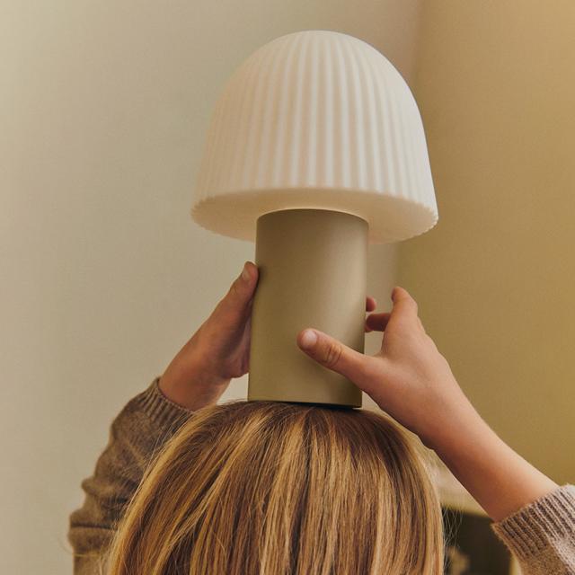 ferm LIVING ファームリビング Frill フリル ポータブルランプ ポータブルライト 持ち運び 北欧インテリア 間接照明 LED 人気 ブランド 持ち歩き 移動 充電 照明 【送料無料】_1