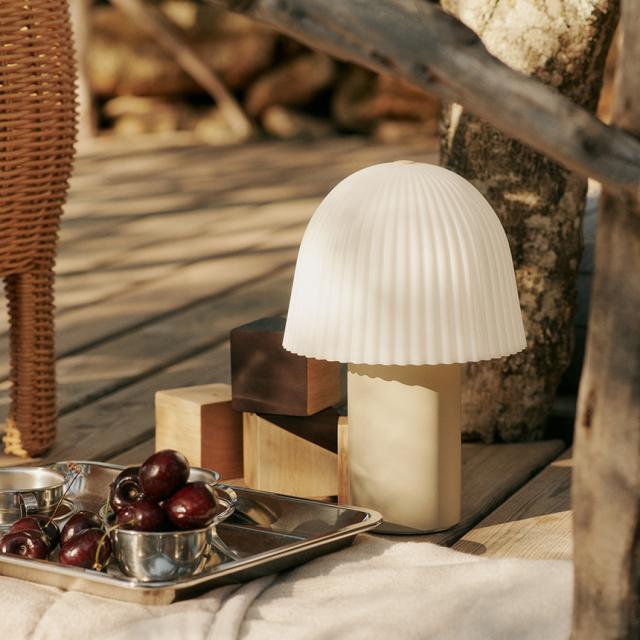 ferm LIVING ファームリビング Frill フリル ポータブルランプ ポータブルライト 持ち運び 北欧インテリア 間接照明 LED 人気 ブランド 持ち歩き 移動 充電 照明 【送料無料】_3