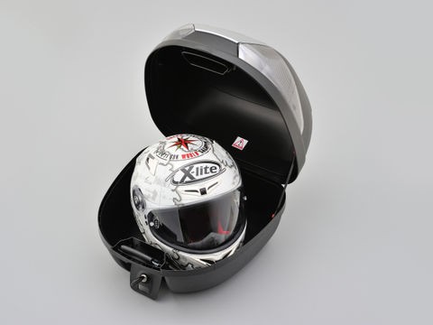 ｇｉｖｉ ジビ Givi B29nt モノロックケース 1ボタン スモークレンズ 95939 の通販はau Pay マーケット 八百万堂 Au Pay マーケット店