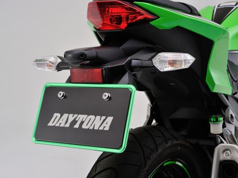 Daytona デイトナ アルミナンバープレートホルダー ライムグリーン Lサイズ 126cc以上用 ナンバープレートの保護やアクの通販はau Pay マーケット 八百万堂 Au Pay マーケット店