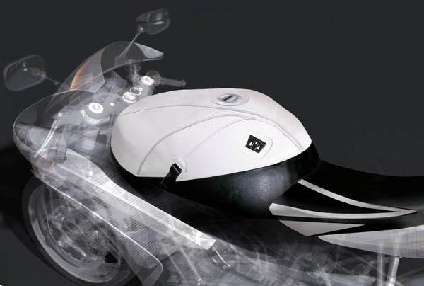 バグスター  【4547567802693】 BAGSTER タンクカバー ブラック NT700V 06-09の通販は