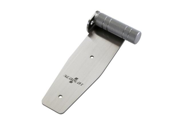 【ネオプロト(NEOPLOT)】 【4549950938446】フットレストバーNEO AT車 スズキジムニー／ジムニーシエラ NP79270 13,171円