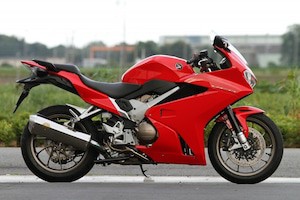 【アールズギア】 【4582329786866】 r's gear VFR800F/X（'14〜） ワイバン S/O シングル クロスオーバル チタンポリッシュ WH21-03XT