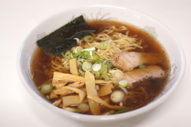 山形県来々軒 昭和レトロな味 支那そば ラーメン 米沢ラーメンとも少し違う懐かしい中華そば3食分東北関東送料無料クール便の通販はau Pay マーケット 飯豊町特産品ショップ