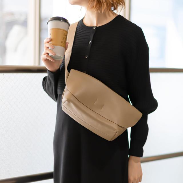 【限定1,000円OFFクーポン】【8,980円→7,980円】Dom Teporna Italy メッセンジャーバッグ 本革 ボディバッグ ショルダーバッグ 大容量 斜めがけ レザー イタリアンレザー 限定1,000円OFFクーポン】【8,980円→7,980円】Dom Teporna Italy