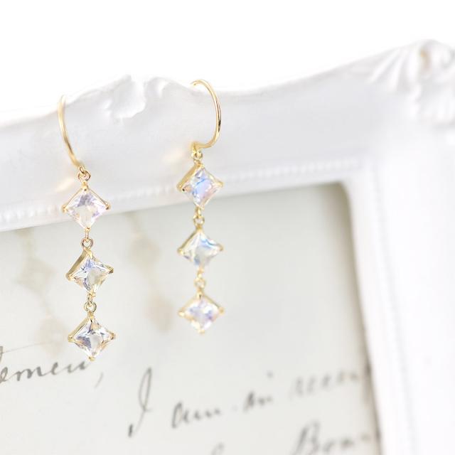 フックピアス レディース ブルームーンストーン 18金 イエローゴールド 18K シンプル ピアス ゆれる 18K 宝石 天然石 菱形 3石 ブルー ムーンストーン ひし形 揺れる ジュエリー 誕生日 プレゼント 記念日 ギフト 女性 彼女 嫁 妻 本物 6月 誕生石 母の日 ギフト 2026_12