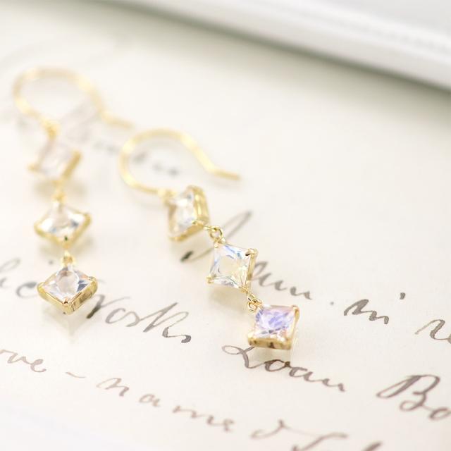 フックピアス レディース ブルームーンストーン 18金 イエローゴールド 18K シンプル ピアス ゆれる 18K 宝石 天然石 菱形 3石 ブルー ムーンストーン ひし形 揺れる ジュエリー 誕生日 プレゼント 記念日 ギフト 女性 彼女 嫁 妻 本物 6月 誕生石 母の日 ギフト 2026_9
