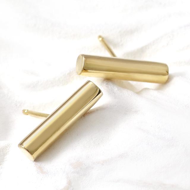 18金ピアス シンプル 地金シュエリー 円柱 バー モチーフ ピアス 18K K18 イエローゴールド レディース 小振り 小さめ スタッド 18金 地金だけ 地金のみ スキンジュエリー おしゃれ プレゼント お祝い ギフト 贈り物 光沢 女性 彼女 友達 嫁 K18YG 本物 誕生日プレゼント_6