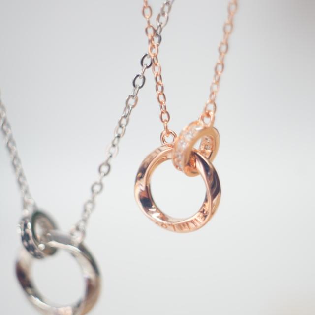 ペアネックレス カップルネックレス 永遠の愛!  シルバー925製 シルバー925メビウスリングカップルネックレス ( セット販売 ) 2連リング ジュエリーBOX入り ペア ネックレス　ステンレスネックレス　アレルギーフリー エタニティリング　スターリングシルバー 贈り物 記念日