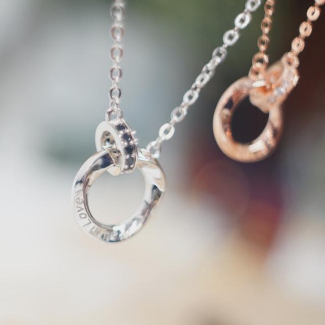 ペアネックレス カップルネックレス 永遠の愛!  シルバー925製 シルバー925メビウスリングカップルネックレス ( セット販売 ) 2連リング ジュエリーBOX入り ペア ネックレス　ステンレスネックレス　アレルギーフリー エタニティリング　スターリングシルバー 贈り物 記念日
