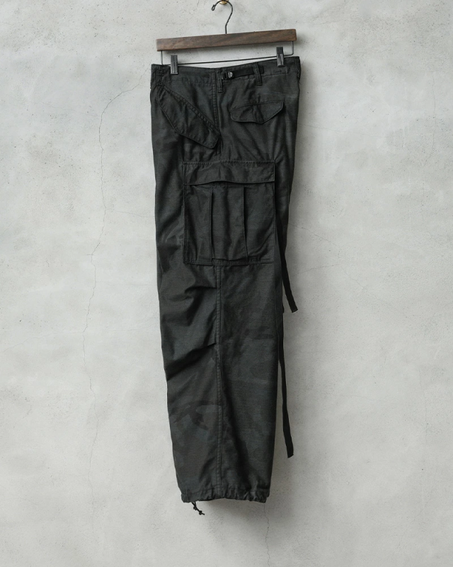 実物 新品 デッドストック 米軍 M-65フィールドカーゴパンツ ウッドランド迷彩 BLACK染め【Cx】【I】｜メンズ ミリタリー 軍パン ズボン 大きいサイズ ゆったり ワイド 作業着 古着 リメイク おしゃれ_4