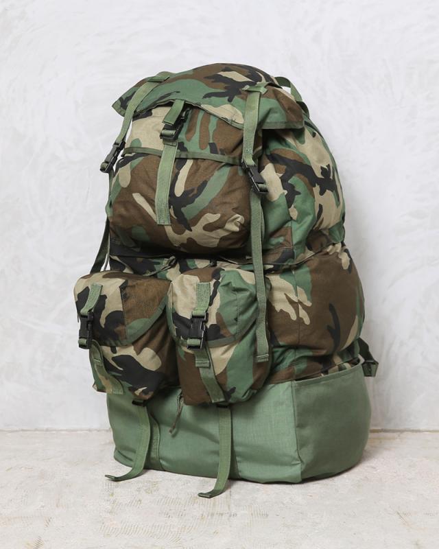 【新品実物】中国軍迷彩 大型バックパック 新品実物】中国軍迷彩 大型バックパック