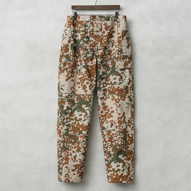 実物 新品 デッドストック デンマーク軍 M-84 デザートカモ WATERPROOF オーバーパンツ【Cx】【I】｜メンズ ボトムス 迷彩 ミリタリー カモ柄 総柄 大きいサイズ 撥水 アウトドア キャンプ 古着 ファッション おしゃれの通販は