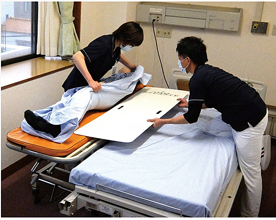 (代引き不可) ライトスライド Lサイズ 幅63.5×長さ152.5cm LS-L ケアメディックス (移乗補助具) 介護用品_4