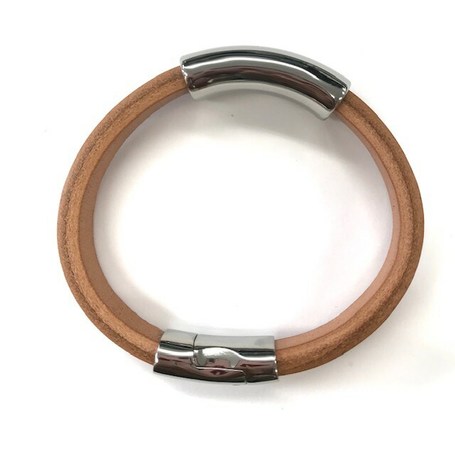 送料込み レザー風ブレスレット おしゃれブレスレット ブレス かっこいい 普段使い 人気 プレゼント ベージュ おしゃれ ミサンガ メンズ の通販はau Pay マーケット 19juuku