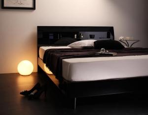 【フレームカラー:アーバンブラック】【マットレスカラー:アイボリー】鏡面光沢仕上げ　棚・コンセント付きモダンデザインすのこベッド マルチラススーパースプリングマットレス付き ダブル ※組立設置付※の通販は