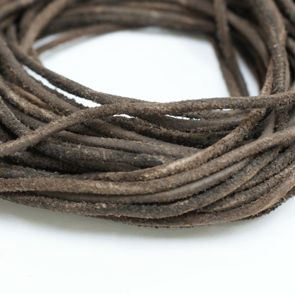 本革 ラフ紐 2mm ダークブラウン 100Mロット まとめ買い 卸売 皮ひも こげ茶 茶 革紐 皮紐 革ひも レザーコード スウェード ダメージの通販は 13,200円