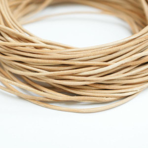 本革 丸紐 1.5mm ナチュラル 100Mロット まとめ買い 卸売 皮ひも 着色無し 革紐 皮紐 革ひも レザーコード ヒモの通販は 9,680円