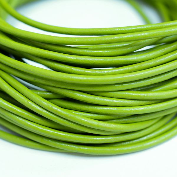 本革 丸紐 2mm ライトグリーン 100Mロット まとめ買い 卸売 皮ひも 黄緑 緑 革紐 皮紐 革ひも レザーコードの通販は 10,780円