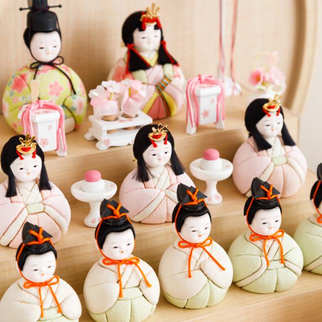雛人形 ケース飾り コンパクト 最新 今どき 雛 丸型 ひな人形 木目込み