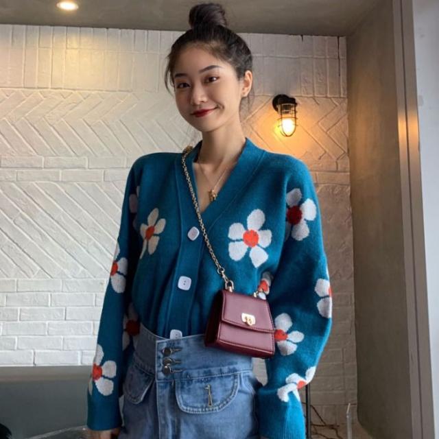 カーディガン ニット 花柄 Vネック ボタン ショート丈 羽織り 長袖 セーター 袖ボリューム 韓国 Mme4970の通販はau Pay マーケット dress bird カーディガン ニット 花柄 Vネック ボタン ショート丈 羽織り 長袖 セーター 袖ボリューム 韓国 Mme4970の通販はau Pay マーケット dress bird