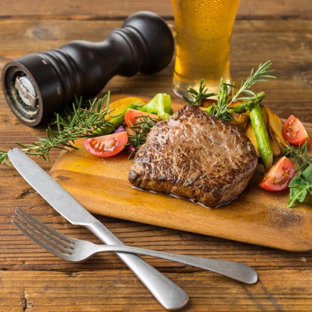 シャトーブリアン2kg(500g×4袋）超厚切り2.5cm 牛肉 牛ヒレ肉（加工牛肉）_3