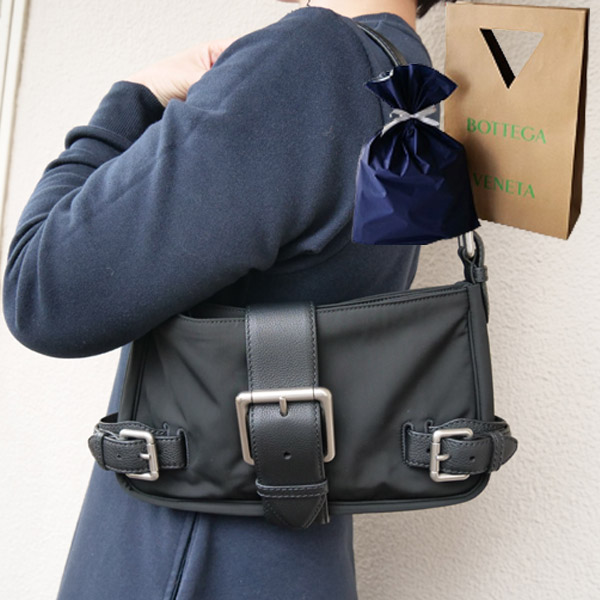 アーペーセー A.P.C. バッグ ショルダーバッグ 斜めがけバッグ ポシェット F61392 PXAWV CAD 牛革 SAC DEMI-LUNE MINI NOISETTE ブラウン APC apc 斜め掛け 本革 レザー ブランド 人気 可愛い シンプル 誕生日 クリスマス プレゼント 母の日 20代 30代 40代 50代 新品 アーペーセー A.P.C. バッグ ショルダーバッグ 斜めがけバッグ