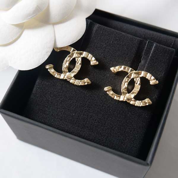CHANEL【シャネル】クリスマス　スノーフレークチャーム　アレンジ ピアス