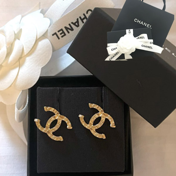 【新品■正規品■送料無料■ギフト包装無料】CHANEL シャネル 国内発 シンプルココマーク ピアスABB375B13473NP955 レディース 女性 ギフト プレゼント 誕生日 お祝いクリスマス プレゼントの通販は 93,979円