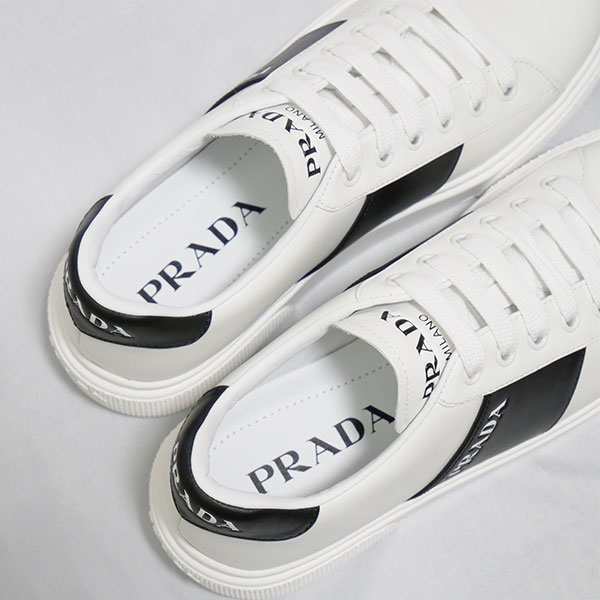 新品□正規品□送料無料□ギフト包装無料】PRADA プラダ レザー 新品□正規品□送料無料□ギフト包装無料】PRADA プラダ レザー
