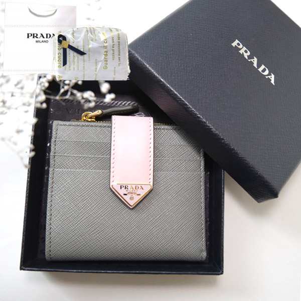 【新品■正規品■送料無料■ギフト包装無料】PRADA プラダ サフィアーノ バイカラー折財布 1ML047_2DYG レディース 女性 ギフト  プレゼン｜au PAY マーケット