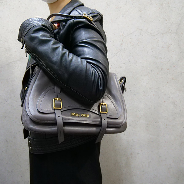新品□正規品□送料無料□ギフト包装無料】MIUMIU ミュウミュウ
