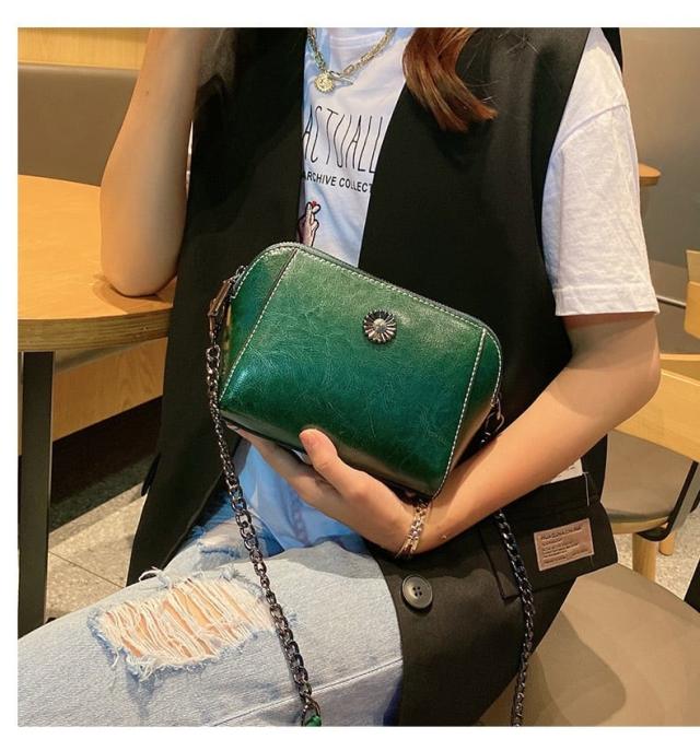 牛革 ミニ ショルダーバッグ レザー レディース 斜めがけ 斜め掛け 大人 小さめ ポーチ かわいい おしゃれ 肩掛け シンプル 無地 通勤 通学 ファスナー 持ち手 ショルダー バッグ ショルダーバック 黒 ブラック 大人