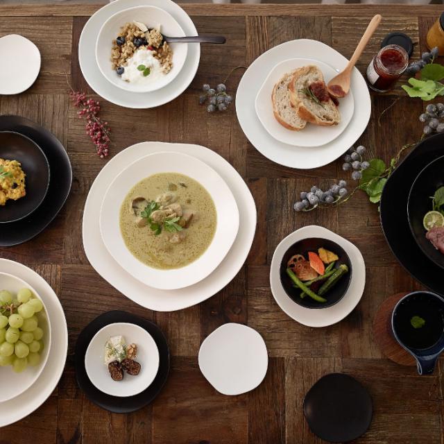 【ポイント10倍 送料無料】feuille 4点 皿セット グロスホワイト 艶あり | 日本製 プレート 食器 仕切り皿 取り皿 お皿 薬味 陶器 小皿 料理 皿 引き出物 スタッキング テーブルウェア キッチン 和食器 セラミック 収納 かわいい おしゃれ プレゼント 結婚祝い 白 ギフト