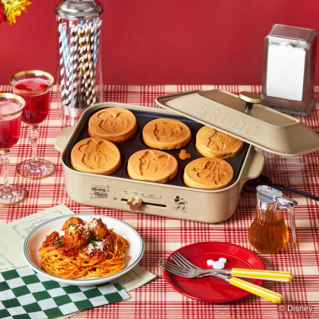 DISNEY ディズニー ブルーノ コンパクトホットプレート ミッキー ホットプレート パンケーキ 電気プレート 蓋 たこ焼き 焼肉 小型 鍋 温度調節 2人用 一人用 鉄板 ヘルシー 健康 ピザ 餃子 調理器具 レトロ キッチン家電 パーティー 北欧 おしゃれ 新生活 プレゼント BRUNO